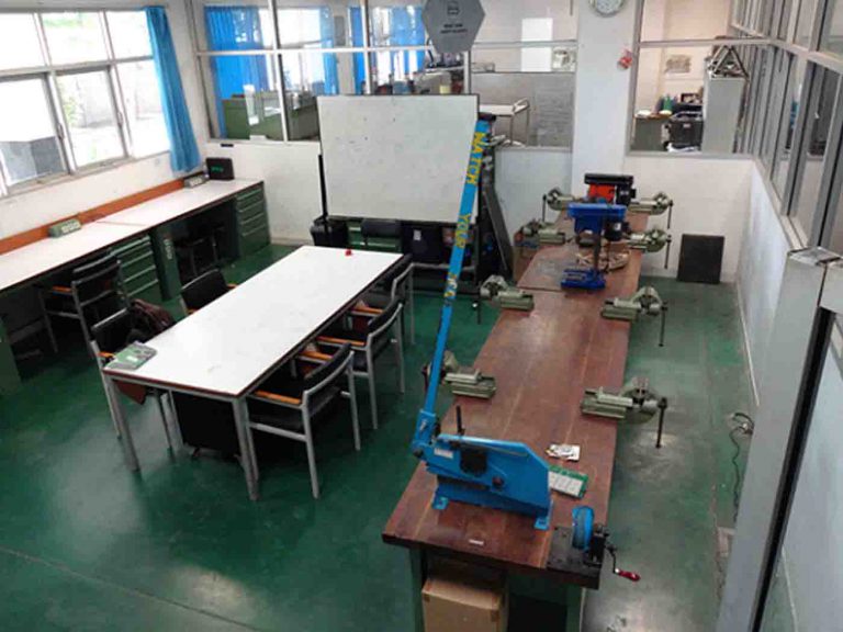 Laboratorium Teknik Digital dan Elektronika Analog